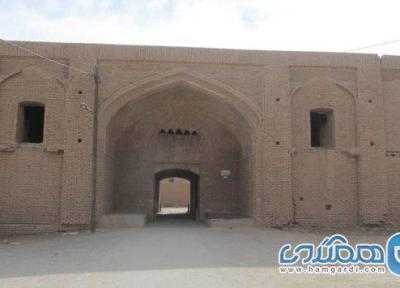 بازسازی ساختمان: آغاز بازسازی قلعه تاریخی روستای ابراهیم آباد اشکذر